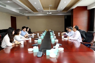 平湖市关工委主任邱其良莅临拉霸LaBa360纸业调研下一代工作