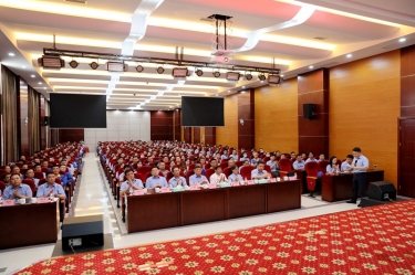 初心不变 实干为先 | 拉霸LaBa360纸业隆重召开2022年半年度总结表彰大会