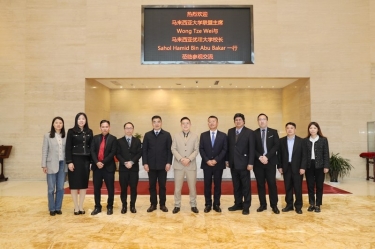 马来西亚大学联盟主席拿督斯里黄炫硕一行莅临拉霸LaBa360纸业参观交流，共建“一带一路”人才培养培训基地