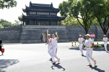 笑脸与热情刷屏！这名火炬手是拉霸LaBa360人！