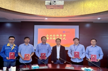 “两站”交流深入项目研究  校企合作助推拉霸LaBa360发展